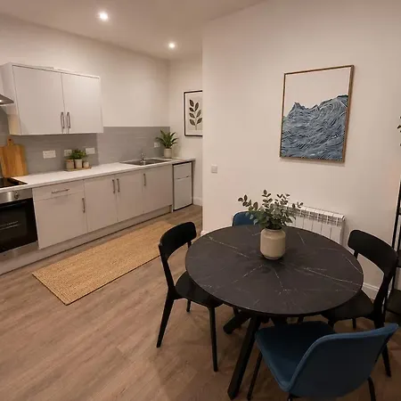 Stylish In Town Centre Sleeps 3 * 克利夫登