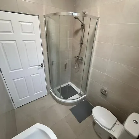 Stylish In Town Centre Sleeps 3 克利夫登