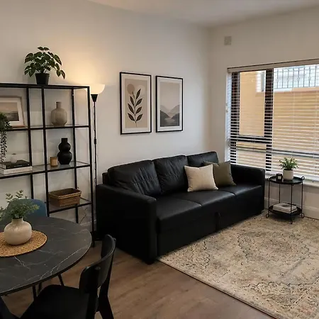 Stylish In Town Centre Sleeps 3 * 克利夫登