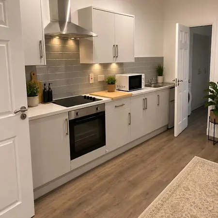 Stylish In Town Centre Sleeps 3 * 克利夫登
